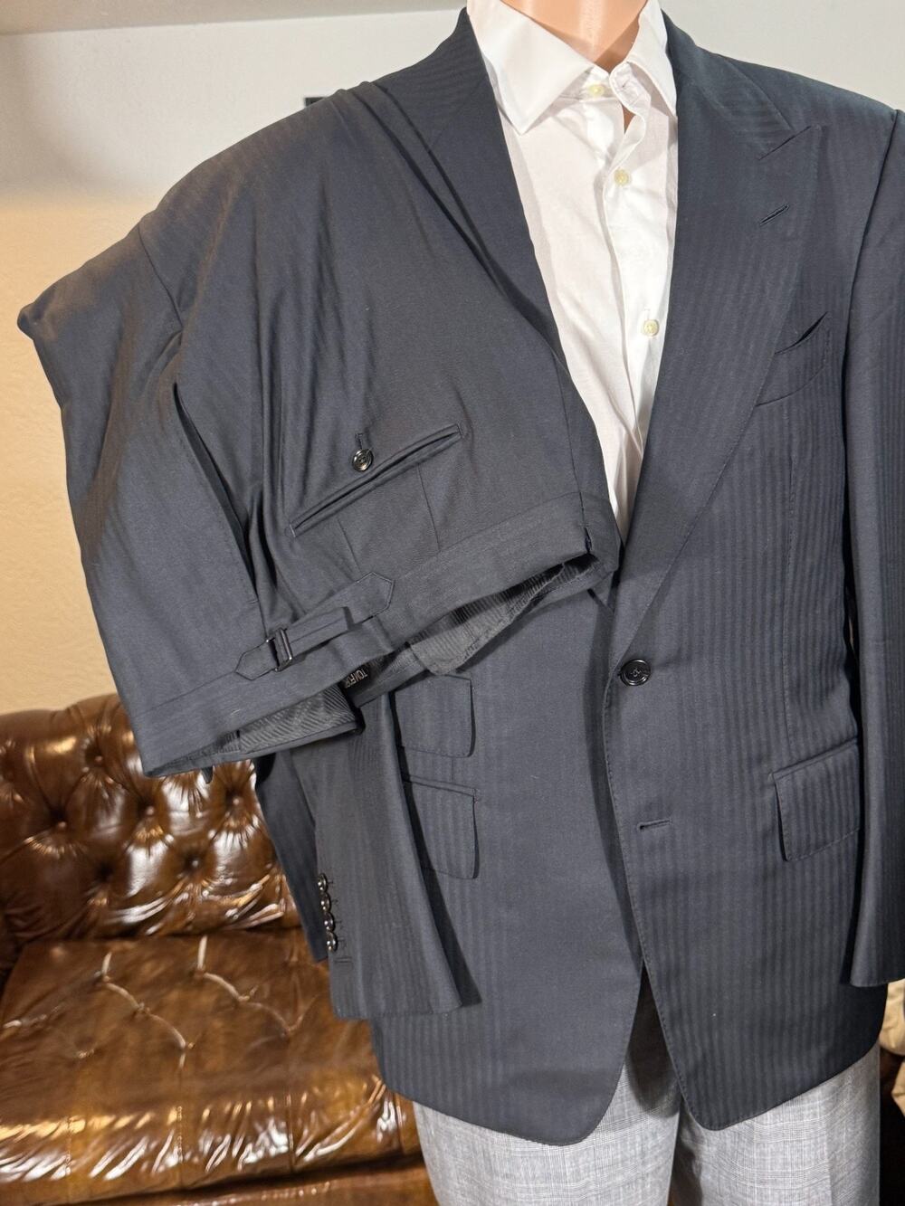 Tom Ford Herringbone Navy Blue Wool Suit Windsor Peak Lapel 52R 42R 35x31 Pants